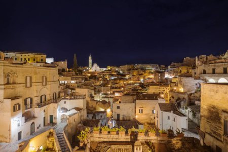 Téléchargez les photos : Ville de Matera la nuit, Sassi di Matera, région Basilicate, Italie - en image libre de droit