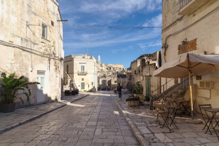 Téléchargez les photos : Matera, Italie - 2 novembre 2023 : Rue dans la vieille ville de Matera, région Basilicate, Italie. Site du patrimoine mondial de l'UNESCO - en image libre de droit
