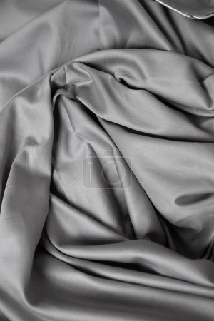 Foto de Primer plano de fondo de ropa de cama de satén gris - Imagen libre de derechos