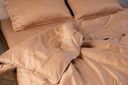 Foto de Melocotón algodón satén ropa de cama fondo desordenado - Imagen libre de derechos
