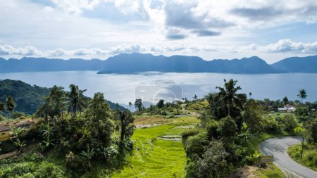 Téléchargez les photos : Aerial view of panorama of Maninjau Lake West Sumatra, Danau maninjau. sumatra, Indonesia, January 24, 2023 - en image libre de droit