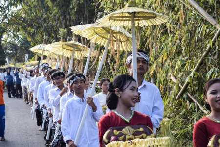 Foto de Cigugur Village, los sirvientes de la tradicional ceremonia seren taun.Cigugur Village, los sirvientes de la tradicional ceremonia seren taun. Kuningan, Java Occidental, Indonesia, 19 de julio de 2023 - Imagen libre de derechos
