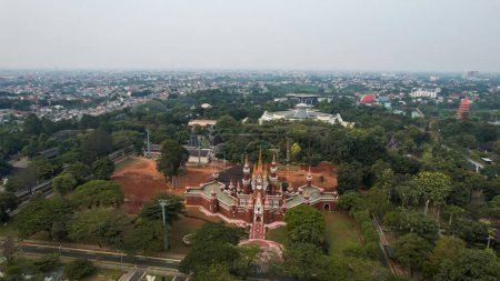 Téléchargez les photos : Vue Aérienne du Taman Mini Indonesia Indah, Asie. Jakarta, Indonésie, 2 septembre 2023 - en image libre de droit