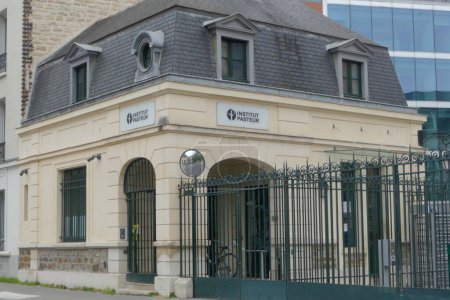Foto de París, Francia. 02 de abril. 2023. Edificio de la fundación del Pasteur. Un instituto de investigación médica dedicado a la investigación de enfermedades y vacunas. - Imagen libre de derechos
