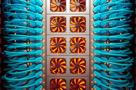 Foto de Innumerables cables azules en un moderno gabinete de servidores en una granja de renderizado oscura iluminada por un solo foco. Cables etéreos coloridos organizados. Fans ordenador de refrigeración. Vista superior. - Imagen libre de derechos