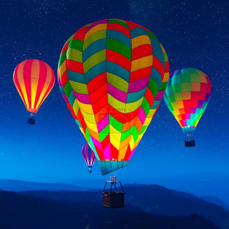 Téléchargez les photos : Des montgolfières colorées et lumineuses qui survolent les montagnes pendant une nuit. Trois grands ballons multicolores vibrants se dressant lentement contre un ciel sombre avec des étoiles. Voyage, aventure, festival. - en image libre de droit