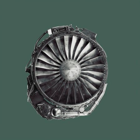 Téléchargez les photos : Vue rapprochée détaillée d'un turboréacteur CFM56 sur un Boeing. L'image montre clairement le ventilateur avant du moteur. Parfait pour les amateurs d'aviation et les projets liés aux aéronefs - en image libre de droit
