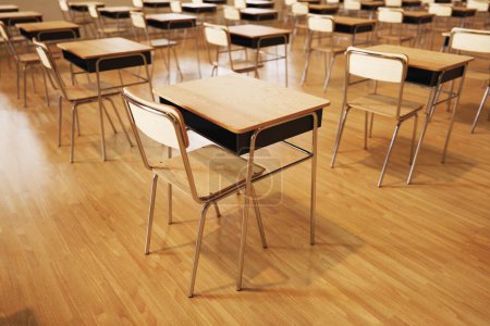 Téléchargez les photos : Salle de classe vide et ensoleillée avec rangées soignées de bureaux et de chaises en bois, reflétant l'ambiance calme d'un cadre éducatif qui attend les étudiants. - en image libre de droit