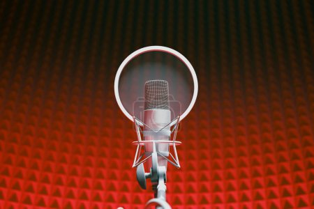 Vue en profondeur d'un microphone à condensateur studio de haute qualité avec filtre pop transparent monté devant un fond rouge riche et insonorisé pour des enregistrements audio nets.