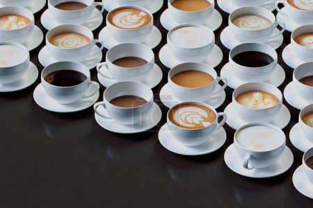 Téléchargez les photos : Une sélection méticuleusement organisée de tasses à café variées, chacune débordant d'une gamme de types de café, y compris l'expresso, cappuccino, latte, et americano, présenté contre une surface sombre. - en image libre de droit