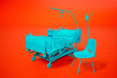 Foto de Una impresión artística de una habitación de hospital bañada en turquesa, con equipamiento médico monocromático y muebles colocados sobre un vibrante fondo naranja. - Imagen libre de derechos