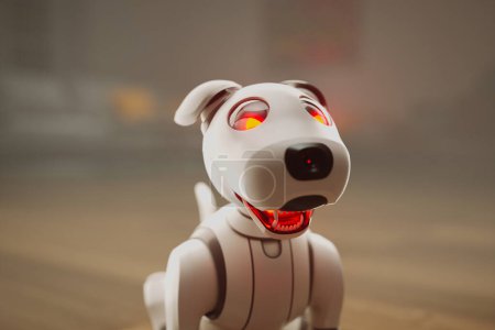 Ilustración 3D altamente detallada de un perro robótico futurista con ojos brillantes de color rojo intenso, dientes afilados metálicos y un diseño elegante, perfecto para representar la inteligencia artificial en la robótica de mascotas.