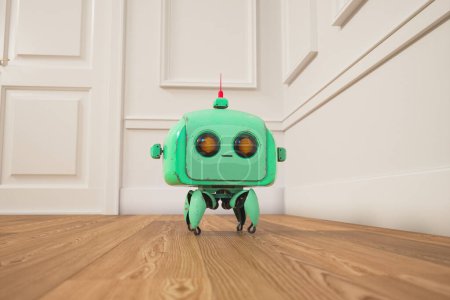 Ein liebenswerter grüner Spielzeugroboter posiert auf einem polierten Holzboden. Der malerische Roboter an einer weißen Wand verleiht dem hellen Raum einen Hauch von Nostalgie und Verspieltheit.
