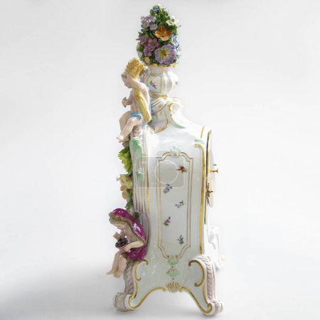  Boîtier horloge Meissen, porcelaine allemande. fin du 19ème siècle. Photo de haute qualité