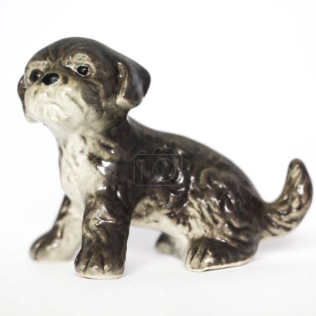 Foto de Figura de porcelana de perro Goebel Hummel. Placa de porcelana. Foto de alta calidad - Imagen libre de derechos
