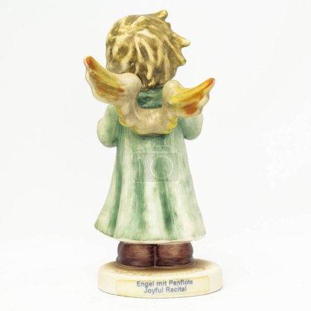 Figura de porcelana de un ángel tocando la flauta de la cacerola - German Manufactory Collectible. 