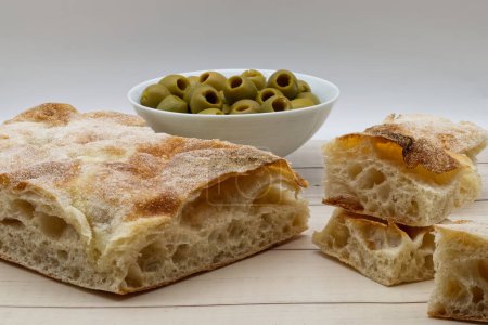 Téléchargez les photos : Pinsa Bianca Umbra, type of Italian pizza that originated in the Umbria region. - en image libre de droit