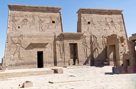 Téléchargez les photos : Le temple de Philae complexe dédié à la déesse Isis. Égypte. - en image libre de droit