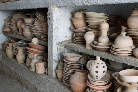 Artesanía cerámica tradicional. Cerámica artesanal marroquí. Fez, Marruecos. África.