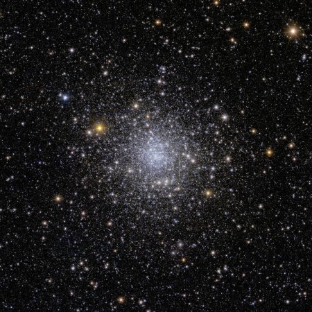 cúmulo de estrellas globulares en el borde de nuestra galaxia.