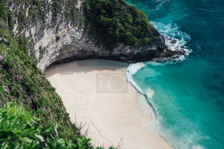 The steep cliffs overlooking Kelingking Beach in Nusa Penida