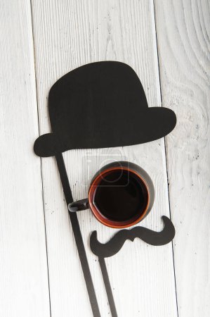 Téléchargez les photos : Carte de vœux Bonne fête des Pères. Moustache, chapeau, pipe café - en image libre de droit
