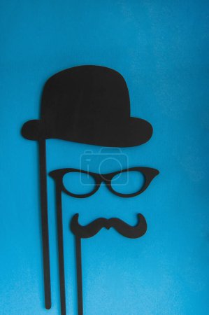 Téléchargez les photos : Carte de voeux Bonne fête des pères. Moustache, chapeau, pipe, café - en image libre de droit