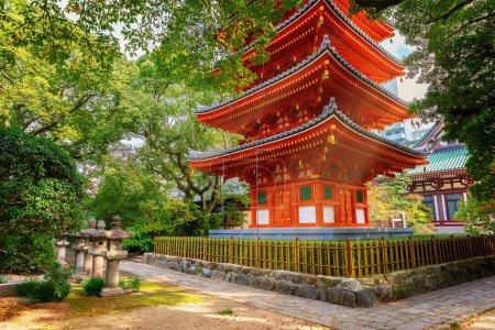 Téléchargez les photos : Temple Tochoji situé dans le quartier de Hakata. D'abord construit par Kobo Daishi par la mer, déplacé à l'endroit actuel par Kuroda Tadayuki, désigné site historique par la ville de Fukuoka - en image libre de droit