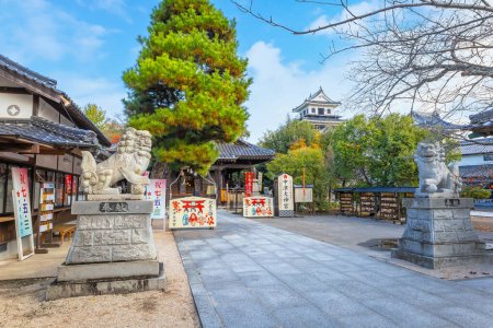 Téléchargez les photos : Nakatsu Daijingu Grand Sanctuaire et sanctuaires au parc du château de Nakatsu, fondé après la restauration Meiji, dédié à Amaterasu et Omikami, une déesse du soleil. - en image libre de droit