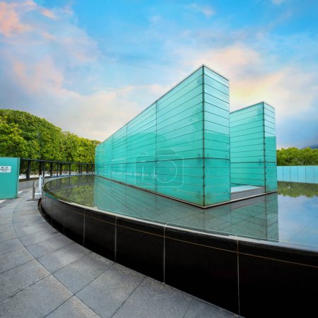 Téléchargez les photos : Nagasaki National Peace Memorial Hall for the Atomic Bomb Victims est l'endroit idéal pour commémorer ceux qui ont perdu la vie à la suite de l'attentat à la bombe atomique - en image libre de droit