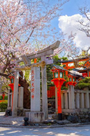 Foto de Santuario Tatsumi Daimyojin en el distrito de Gion, Kioto, Japón - Imagen libre de derechos