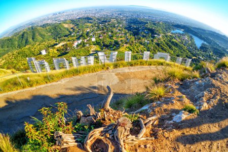 Téléchargez les photos : Los Angeles, California - April 11, 2024: Spherical Panorama of Los Angeles Seen from the Renowned Hollywood Sign - en image libre de droit