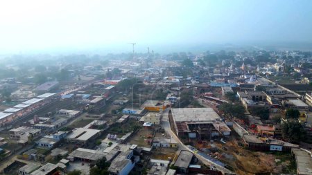 Téléchargez les photos : Ayodhya, Uttar Pradesh, Inde, 07 janvier 2024, Ayodhya Vue sur drone Shri Ram Mandir, Shri Hanuman Garhi Mandir, Lata Mangeshkar Chowk et Ram ki Paidi Ghats - en image libre de droit