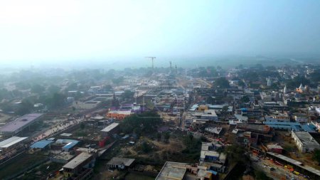Téléchargez les photos : Ayodhya, Uttar Pradesh, Inde, 07 janvier 2024, Ayodhya Vue sur drone Shri Ram Mandir, Shri Hanuman Garhi Mandir, Lata Mangeshkar Chowk et Ram ki Paidi Ghats - en image libre de droit