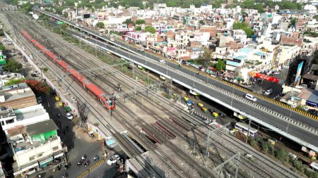 Vista aérea del tren Vande Bharat