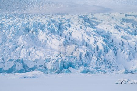 Téléchargez les photos : Islande. La glace comme toile de fond. Parc national Vatnajokull. Vue panoramique sur la lagune de glace. Paysages hivernaux en Islande. Contexte naturel. Pays du Nord. - en image libre de droit