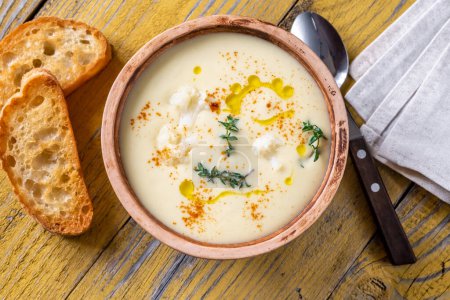 Téléchargez les photos : Veloute Dubarry soupe de chou-fleur à base de crème française - en image libre de droit