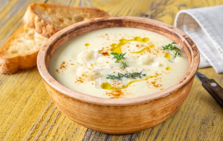 Téléchargez les photos : Veloute Dubarry soupe de chou-fleur à base de crème française - en image libre de droit