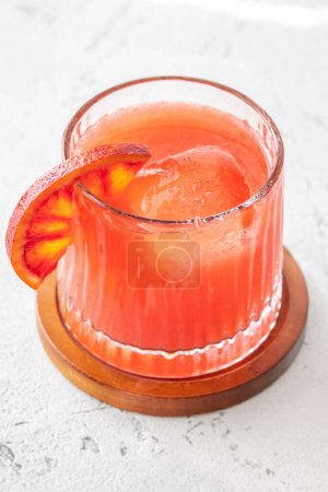 Sanguinello Cocktail garniert mit Blutorangerad