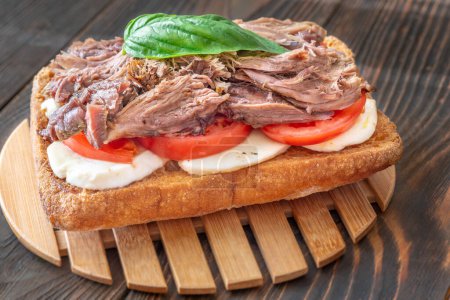 Sandwich with pulled pork, tomato, mozzarella and basil