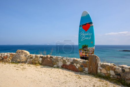 Téléchargez les photos : Kos, Grèce - 12 mai 2024 : Paradise Beach, la plage la plus célèbre de l'île de Kos. Grèce - en image libre de droit