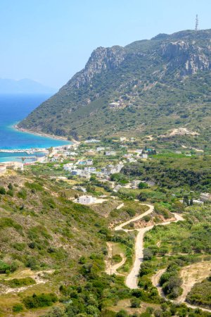 Vue sur la ville et le port de Kefalos sur l'île de Kos. Grèce