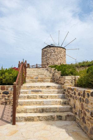 Téléchargez les photos : Ancien moulin à vent à Kefalos. Kos, Grèce - en image libre de droit