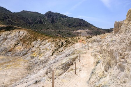 Pathway to the Stefanos crater on Nisyros island. Grèce