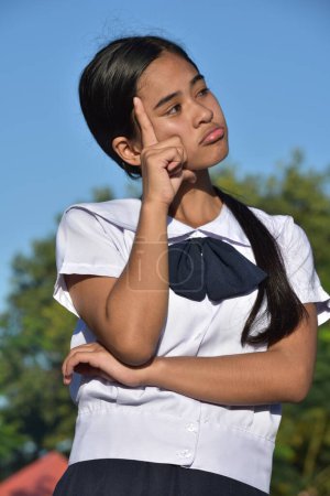 Foto de Asiática adolescente chica tomando una decisión - Imagen libre de derechos