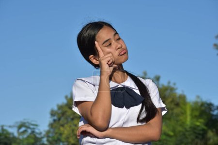 Foto de Una chica adolescente toma de decisiones - Imagen libre de derechos