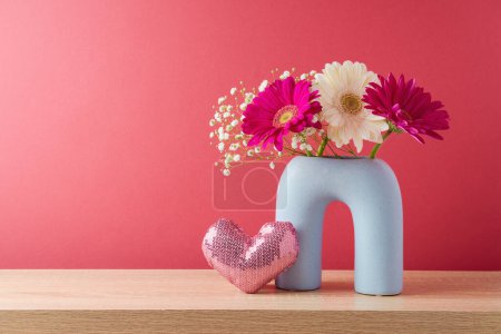 Foto de Happy Valentine's day concept with spring flowers and heart shape on wooden table over magenta background - Imagen libre de derechos
