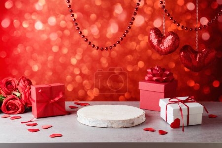Foto de Valentines day background with wooden log, gift box and heart shapes. Holiday mock up for design and product display - Imagen libre de derechos