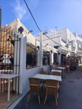 Straße der Provinz Málaga an einem sonnigen Tag