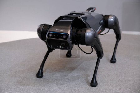 Téléchargez les photos : Barcelona, Spain - 27 Feb 2023 - Mobile World Congress 2023 - Dog Robot at Xiami booth - en image libre de droit